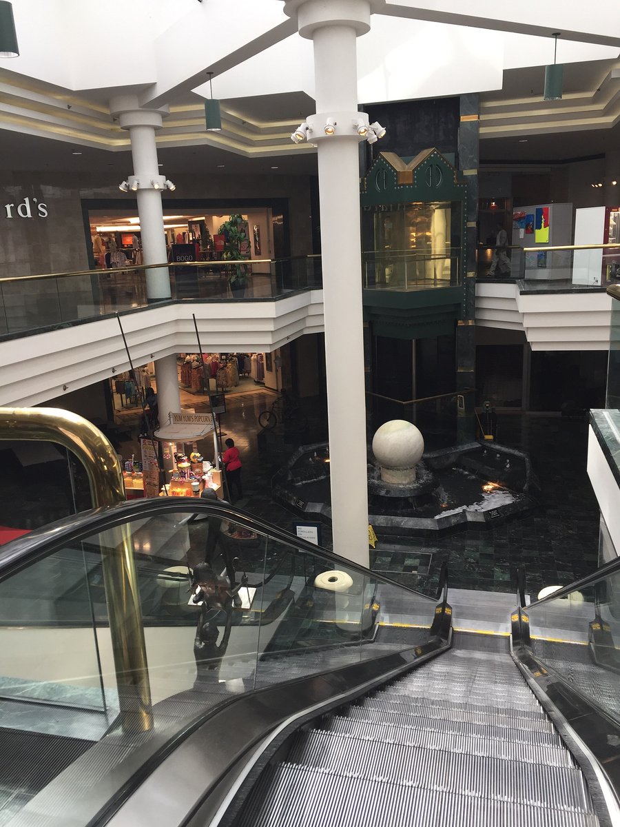 Oak Court Mall - Gallery Photo 1