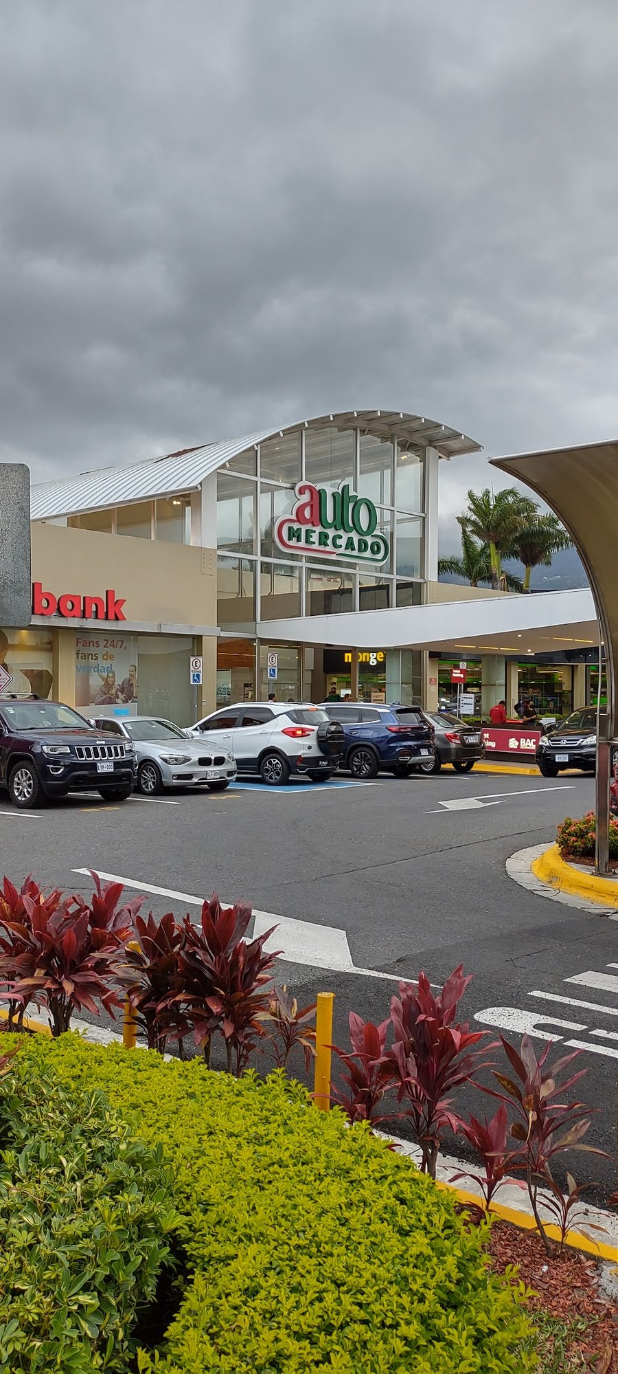 Plaza Los Prados - Gallery Photo 1