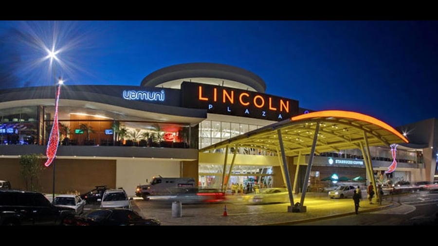 Lincoln Plaza - Gallery Photo 9
