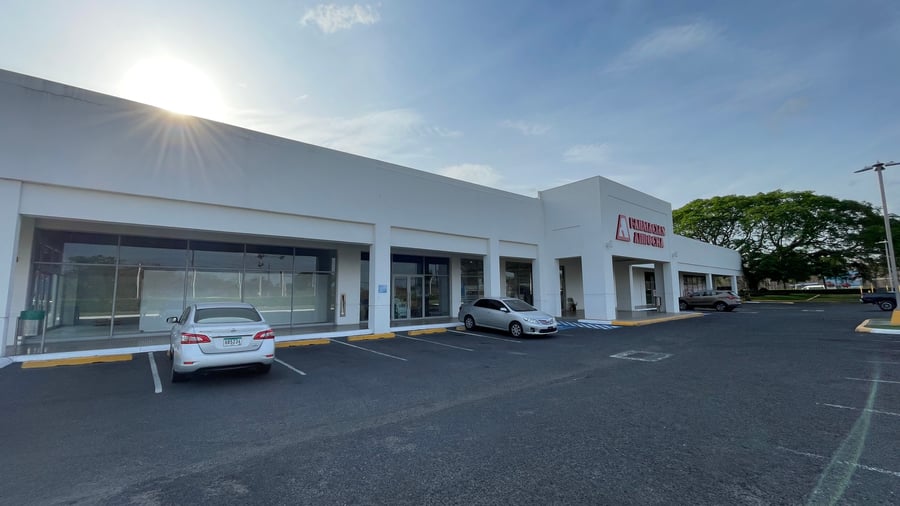 Las Mareas Shopping - Gallery Photo 3