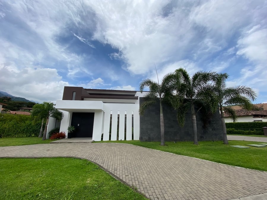Plaza Los Portones - Gallery Photo 6