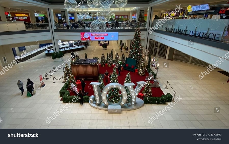St. Laurent Shopping Centre - Gallery Photo 9