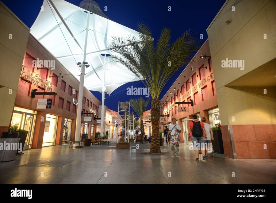 Simon Premium Outlets Las Vegas - Gallery Photo 4 Simon Premium Outlets Las Vegas - Gallery Photo 4