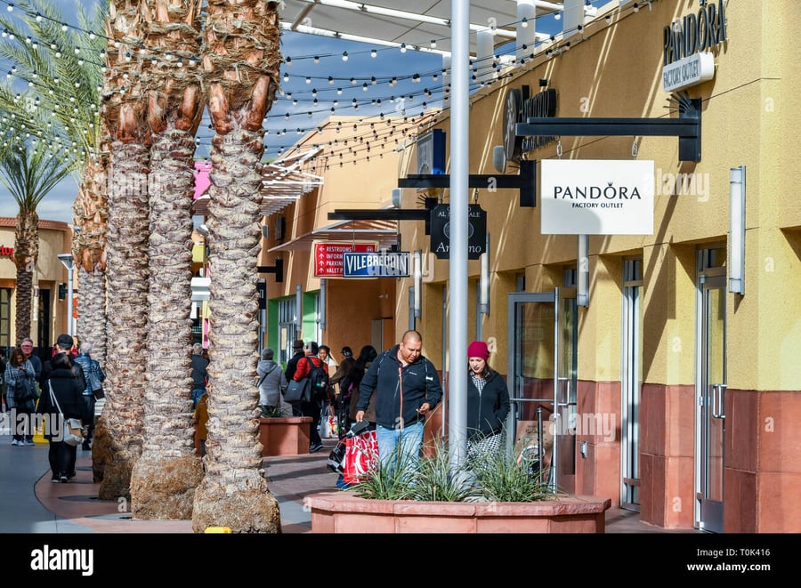 Simon Premium Outlets Las Vegas - Gallery Photo 6 Simon Premium Outlets Las Vegas - Gallery Photo 6