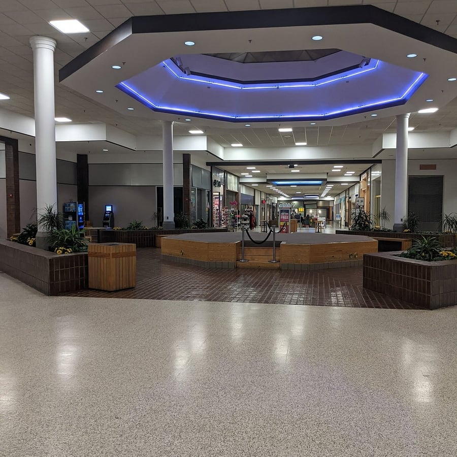 Auburn Mall - Gallery Photo 11