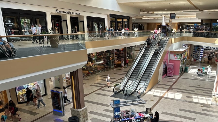 Metro Plaza - Gallery Photo 8