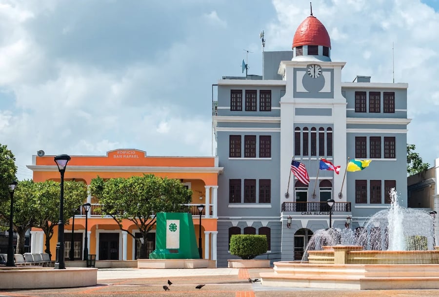 Plaza Jardines - Gallery Photo 2
